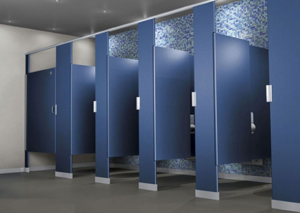 Vách ngăn vệ sinh MFC màu xanh phù hợp với không gian nhà vệ sinh
